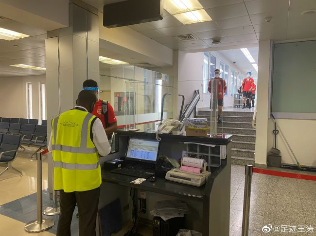而且，他们永远带着枪躲在暗处、隐匿身形、积蓄能量，即便是开枪杀人的时候，也绝不会暴露自己。